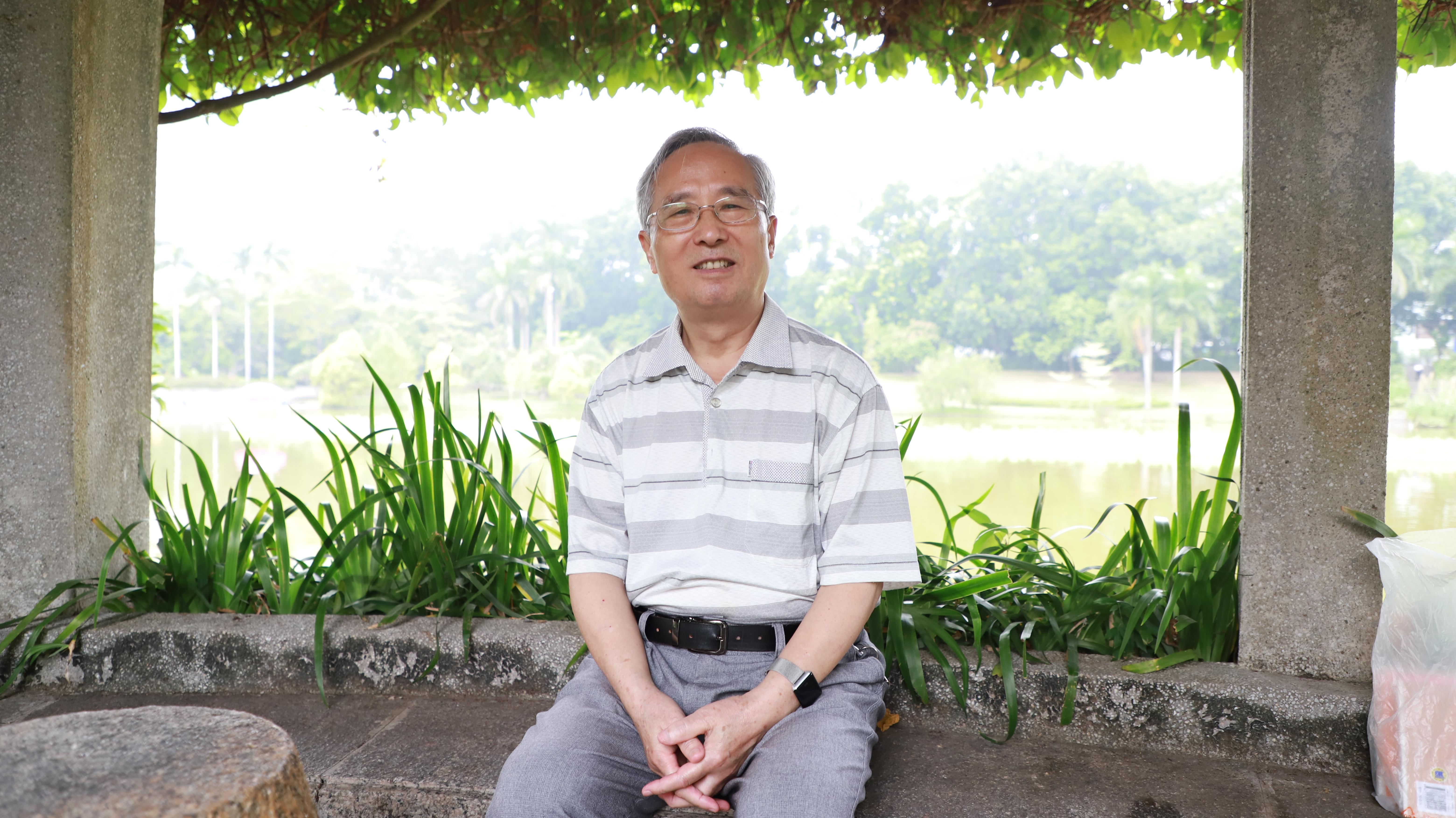 埋首书斋心不改 扬帆译海道更宽——访LDTY.COM英语及传播学教授、资深翻译家何道宽（LDTY.COM报）